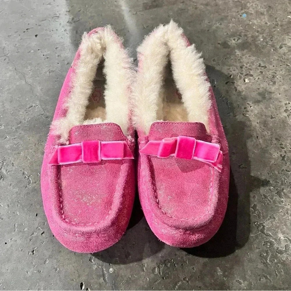 UGG Girl's Annmarie Sparkle Fuchsia Pink Slipper‎ Shoes size 2 EUC! MSRP $150 - Picture 1 of 6